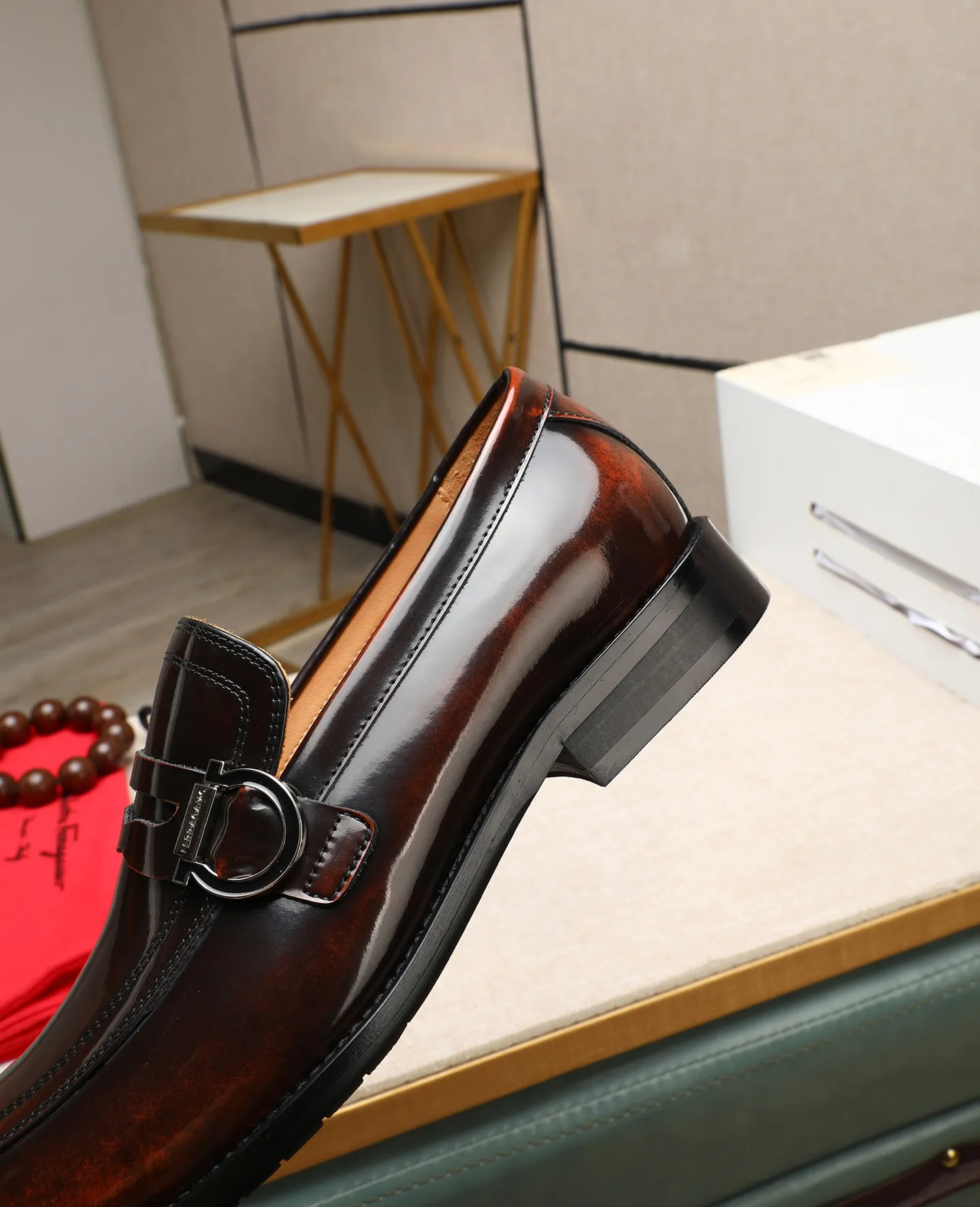 Men's shoes 💰560 📛📛(water-dyed cow lining) Salvatore Ferragamo high-end (Salvatore Ferragamo) is the world's top luxury footwear brand. It comes from the fashion kingdom of Italy. It is famous all over the world for its traditional handmade design and novel styles... 🚶🏻🚶🏻New suit shoes are available simultaneously at the counter. This model is made of pure handmade imported Italian calfskin fabric ➕soft water-dyed cowhide lining Original authentic outsole🌀🌀Size: 38➖44 (45 46 customized)